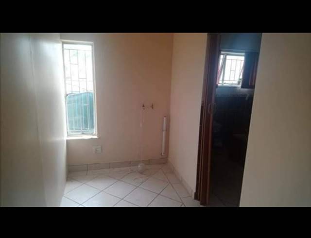 6 BEDROOM HOUSE FOR SALE IN OOS EINDE